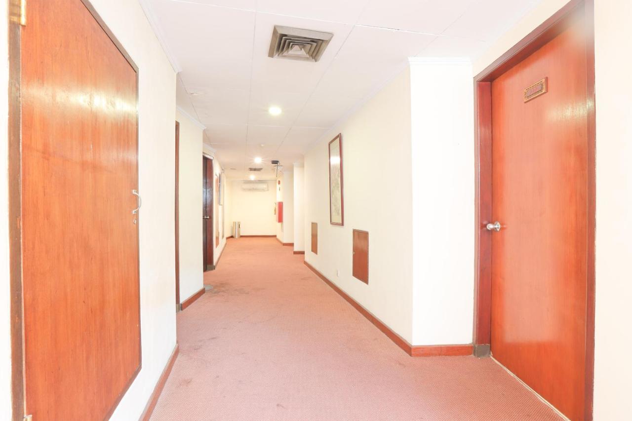 ג'קרטה Oyo 108 Hotel Surya מראה חיצוני תמונה