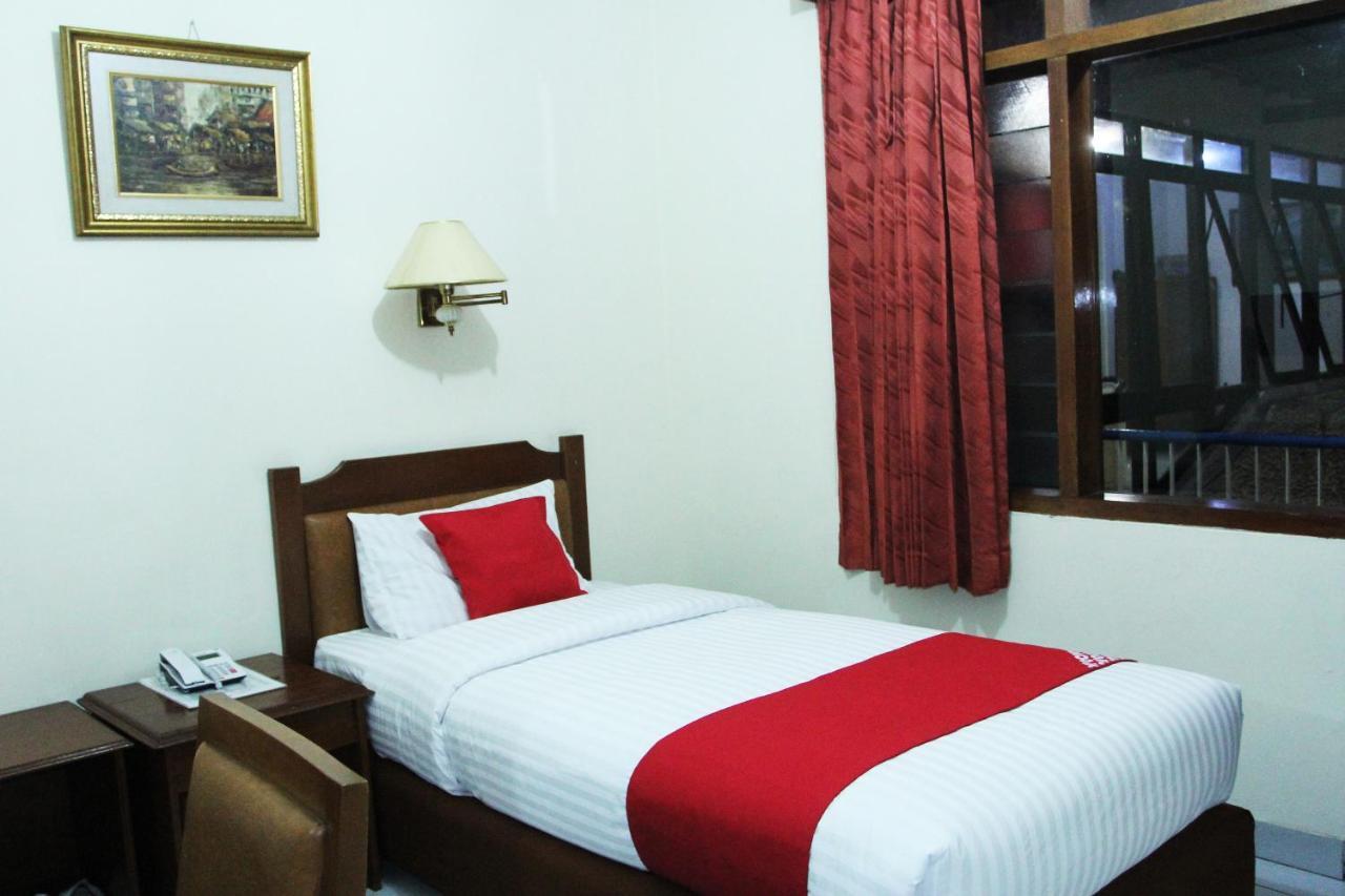ג'קרטה Oyo 108 Hotel Surya מראה חיצוני תמונה