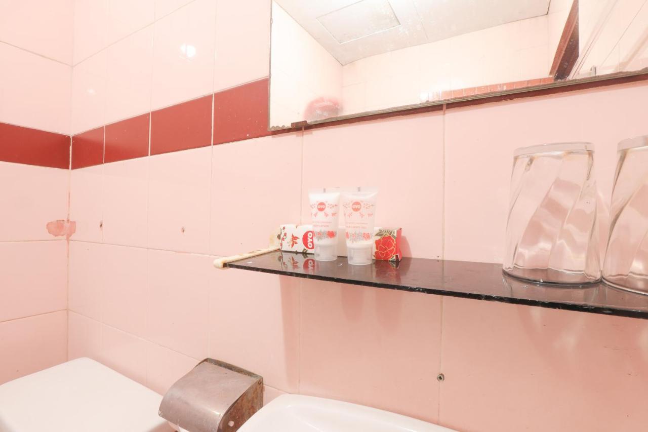 ג'קרטה Oyo 108 Hotel Surya מראה חיצוני תמונה