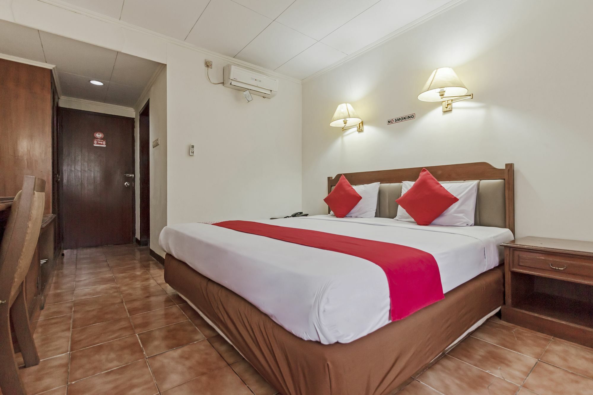 ג'קרטה Oyo 108 Hotel Surya מראה חיצוני תמונה