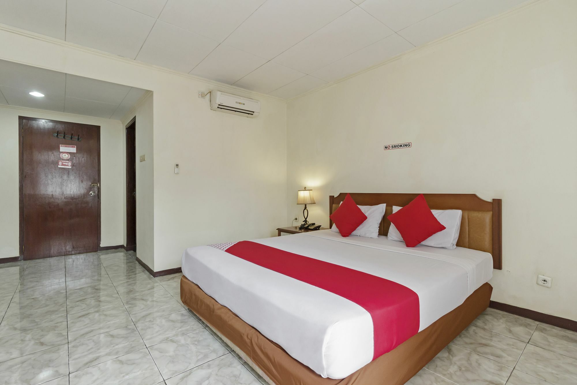 ג'קרטה Oyo 108 Hotel Surya מראה חיצוני תמונה