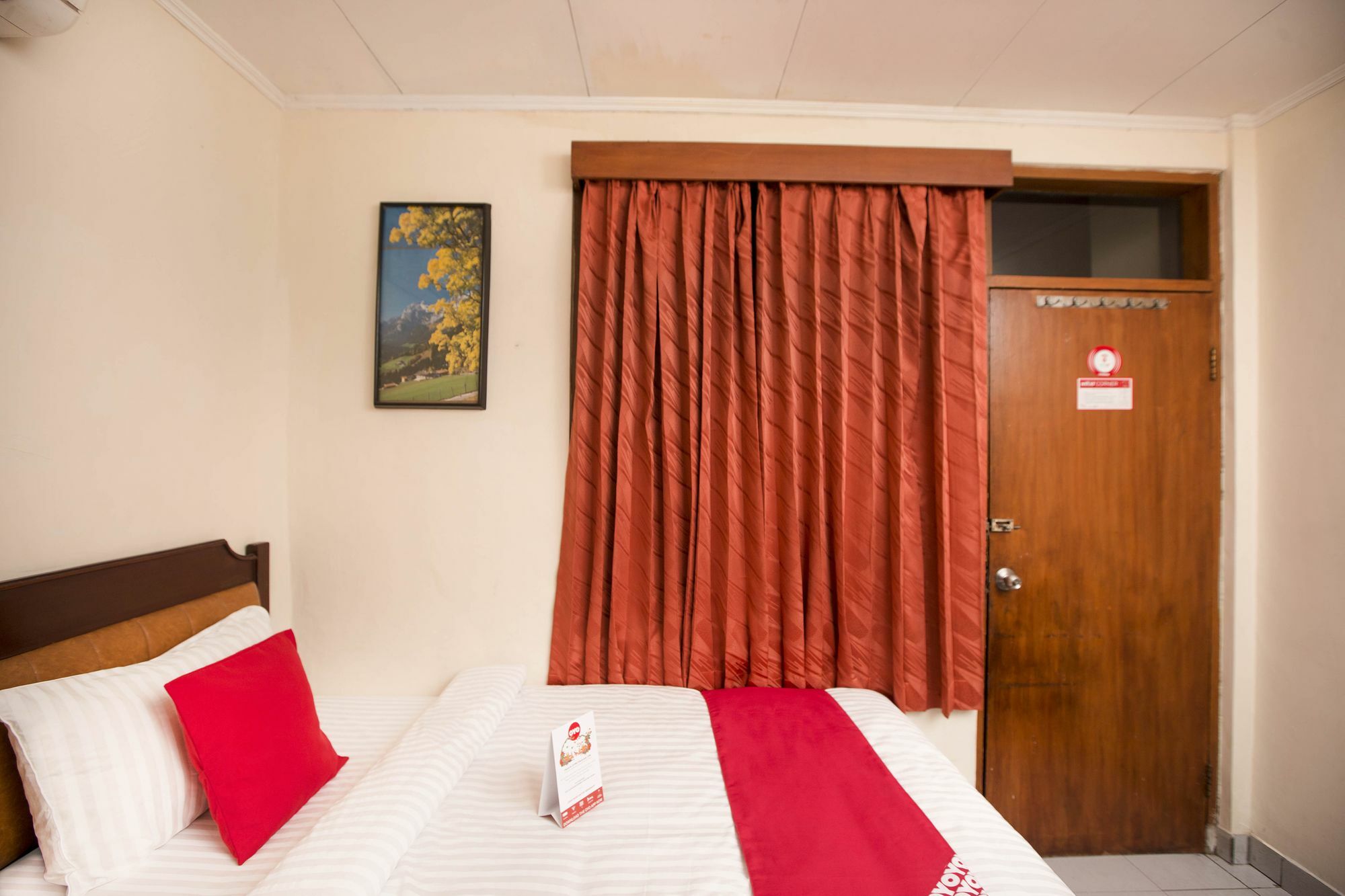 ג'קרטה Oyo 108 Hotel Surya מראה חיצוני תמונה