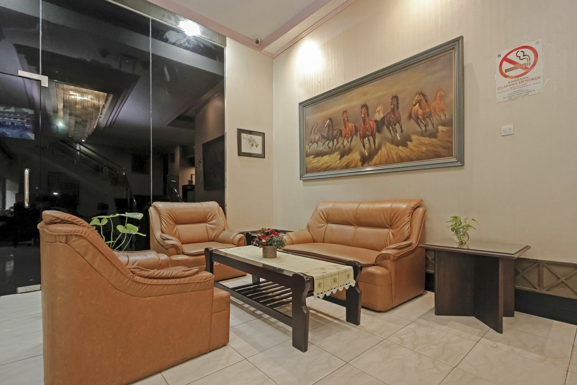 ג'קרטה Oyo 108 Hotel Surya מראה חיצוני תמונה