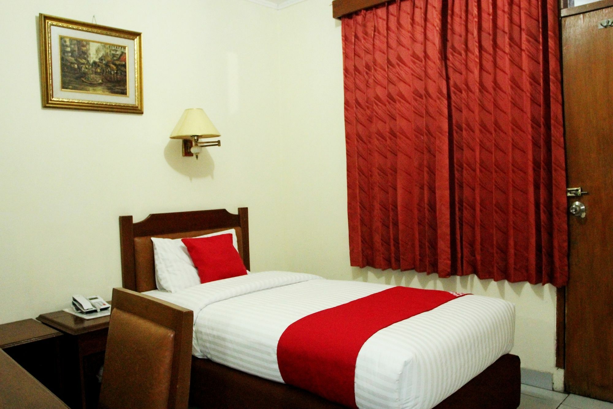 ג'קרטה Oyo 108 Hotel Surya מראה חיצוני תמונה