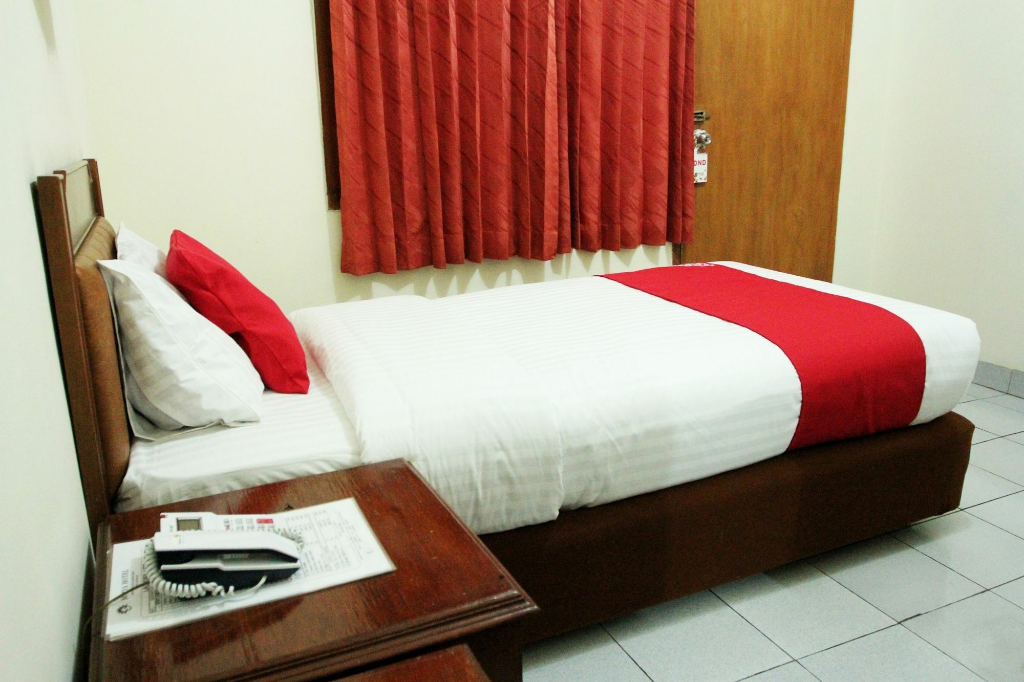ג'קרטה Oyo 108 Hotel Surya מראה חיצוני תמונה