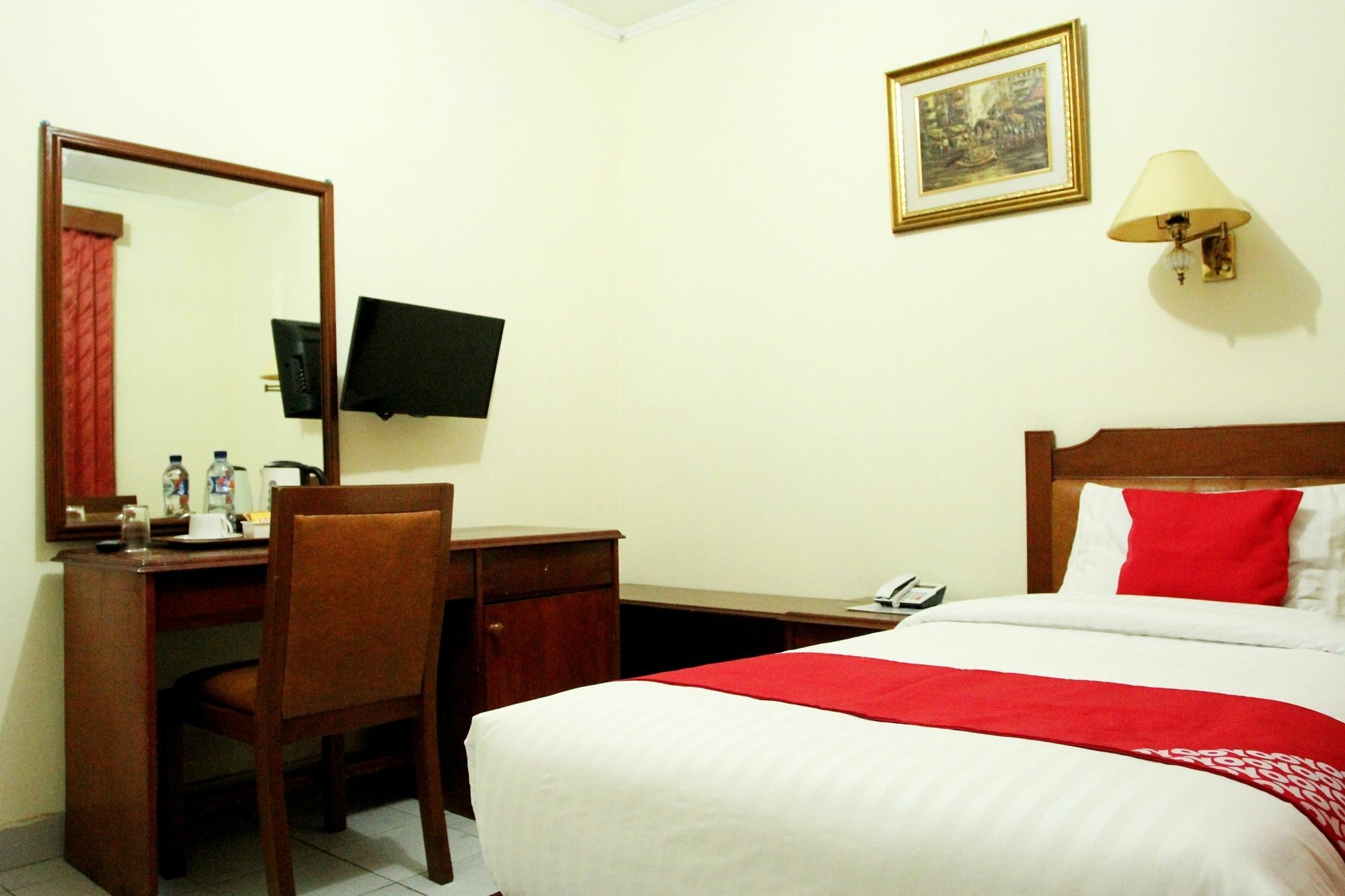 ג'קרטה Oyo 108 Hotel Surya מראה חיצוני תמונה
