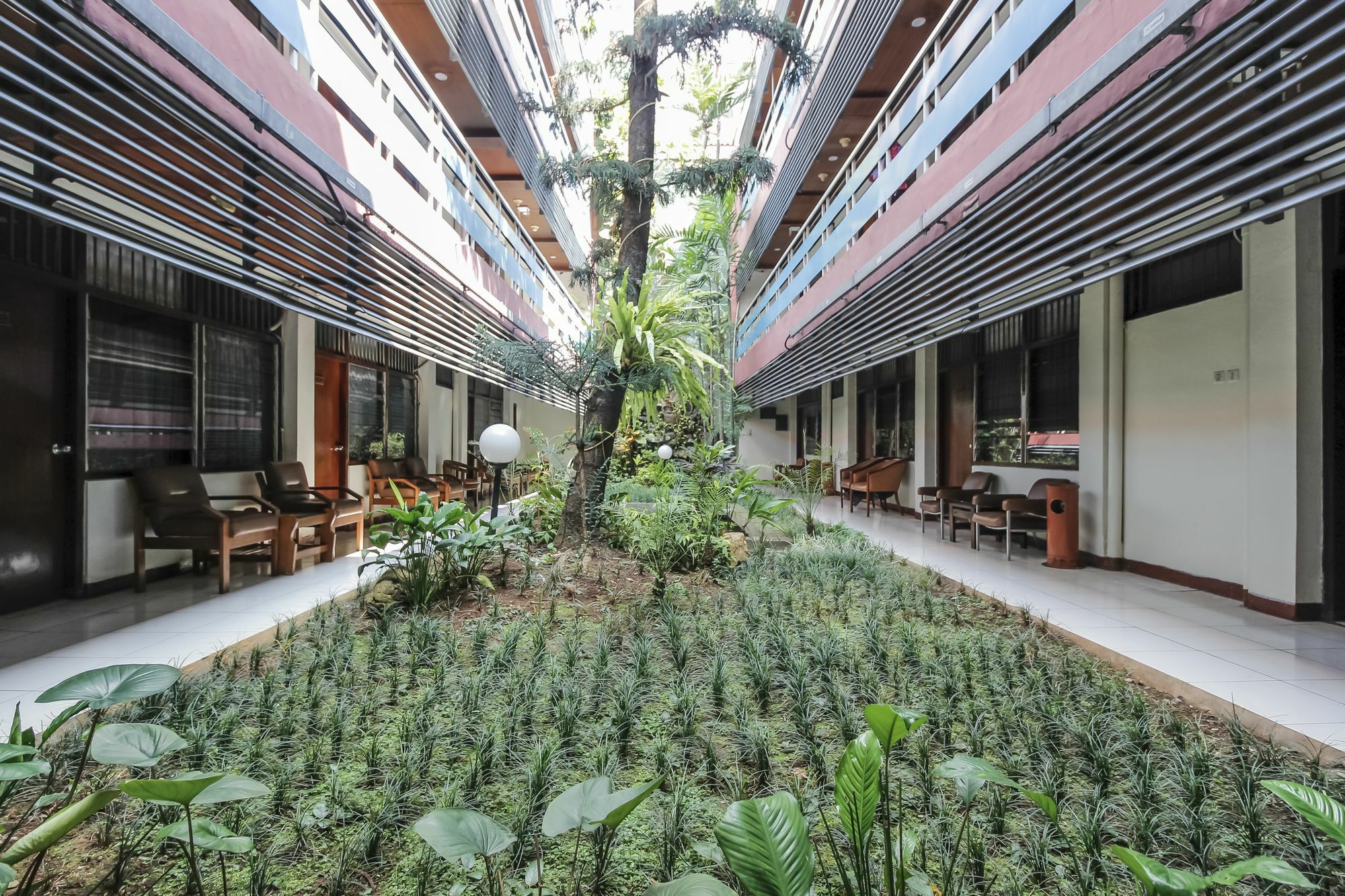 ג'קרטה Oyo 108 Hotel Surya מראה חיצוני תמונה