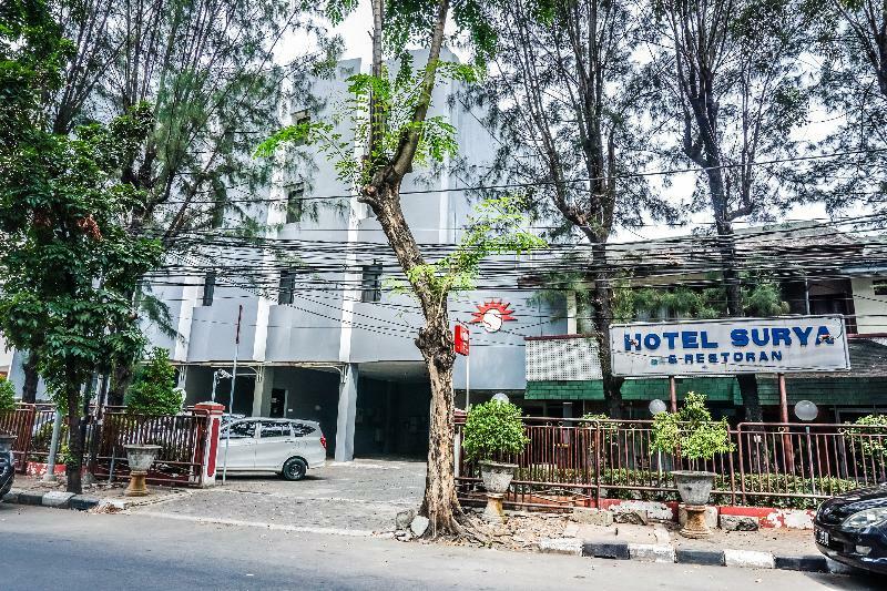ג'קרטה Oyo 108 Hotel Surya מראה חיצוני תמונה