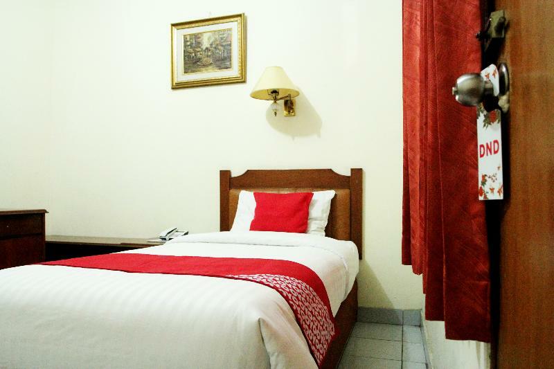 ג'קרטה Oyo 108 Hotel Surya מראה חיצוני תמונה