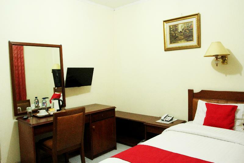 ג'קרטה Oyo 108 Hotel Surya מראה חיצוני תמונה