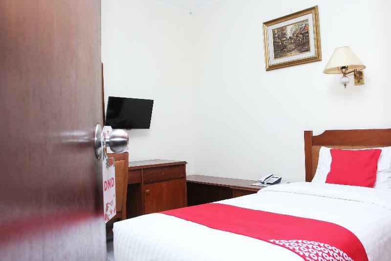 ג'קרטה Oyo 108 Hotel Surya מראה חיצוני תמונה